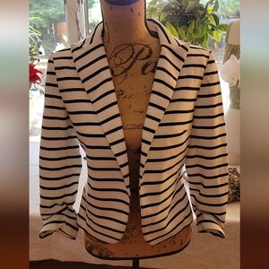 Amanda & Chelsea crop jacket